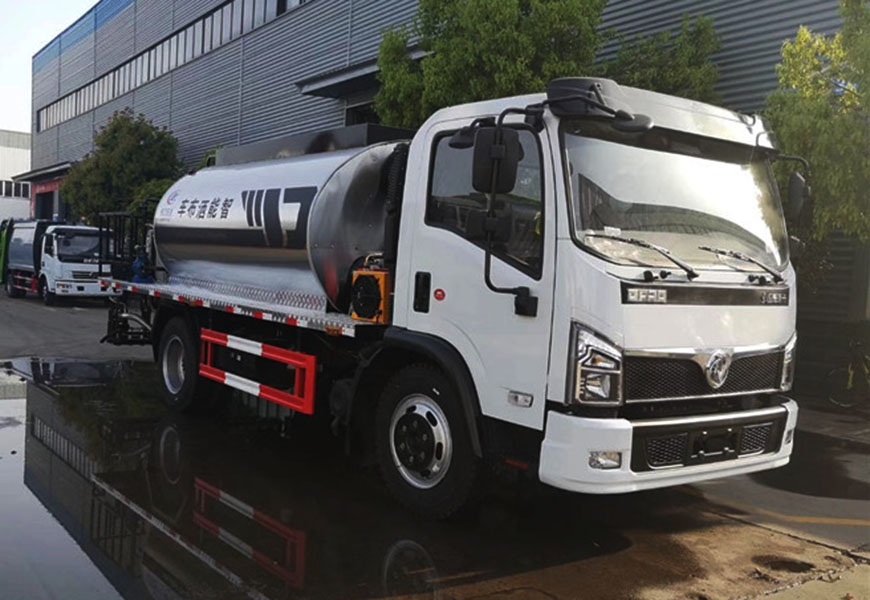 東風(fēng)多利卡5噸瀝青灑布車(chē)圖片
