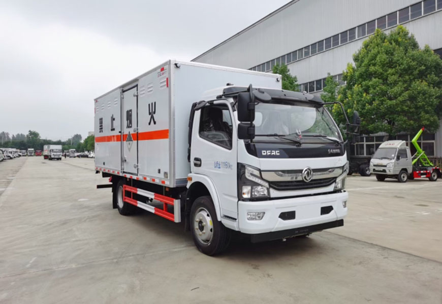 東風(fēng)凱普特K7雜項危險品廂式運輸車 