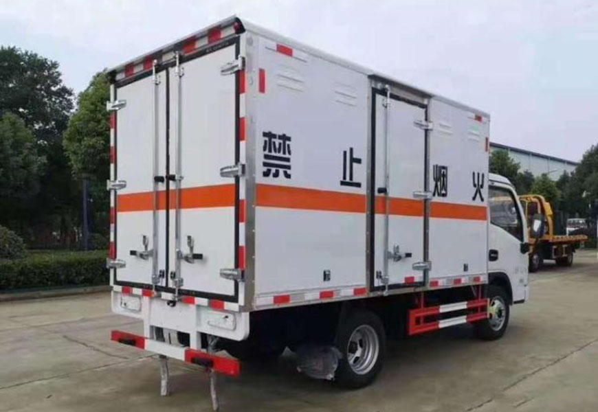 躍進(jìn)藍(lán)牌柴油國六爆破器材運輸車