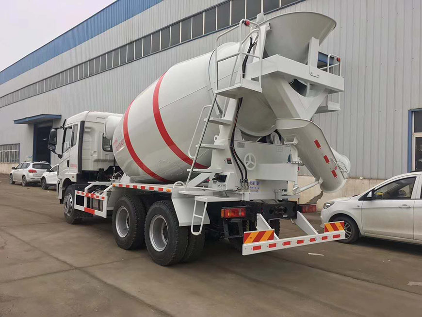 大運(yùn)風(fēng)馳8方攪拌車(chē)