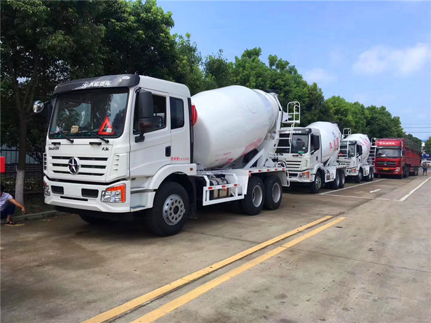 大運(yùn)風(fēng)馳8方攪拌車(chē)