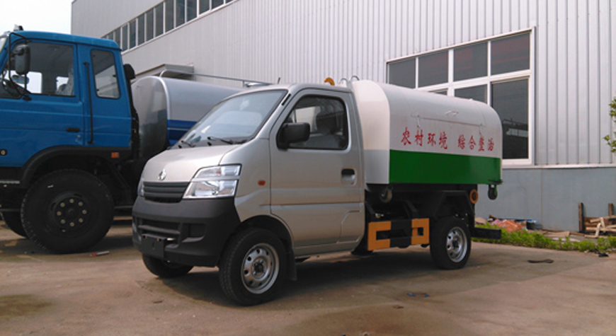 國五長(zhǎng)安勾臂式垃圾車