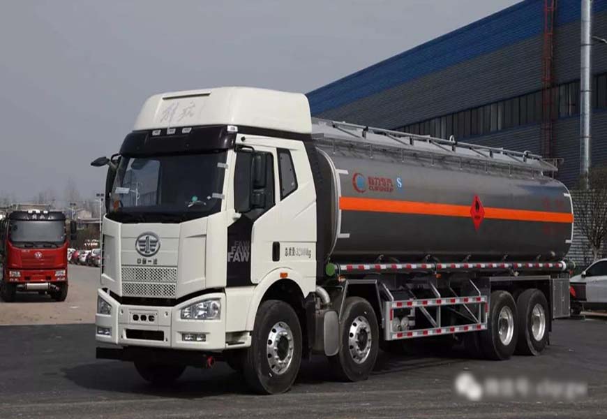 CLW5320GYYC5型運(yùn)油車(chē)