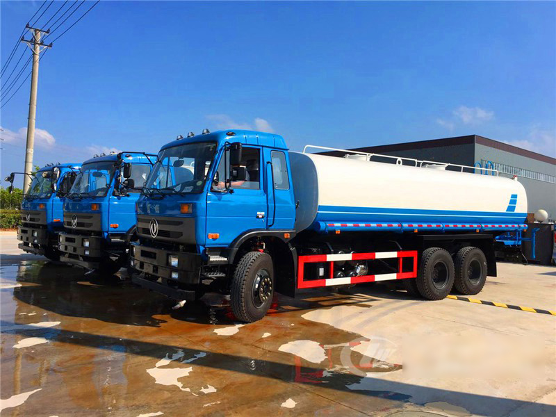 云南客戶批量訂購(gòu)的湖北程力東風(fēng)后雙橋?yàn)⑺?chē)