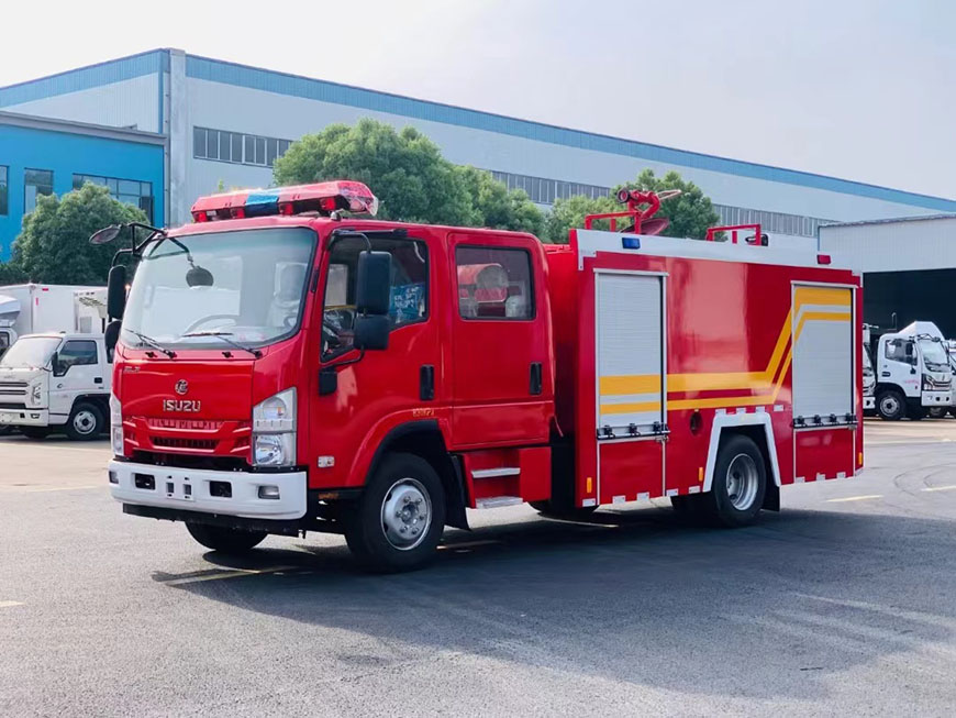 國(guó)六3.5噸五十鈴700P水罐消防車